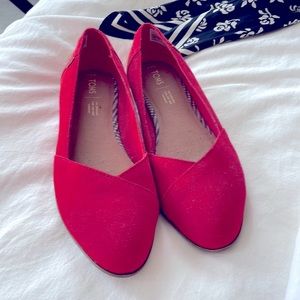Tom’s red flats size 9.5. Worn once. Great condition.